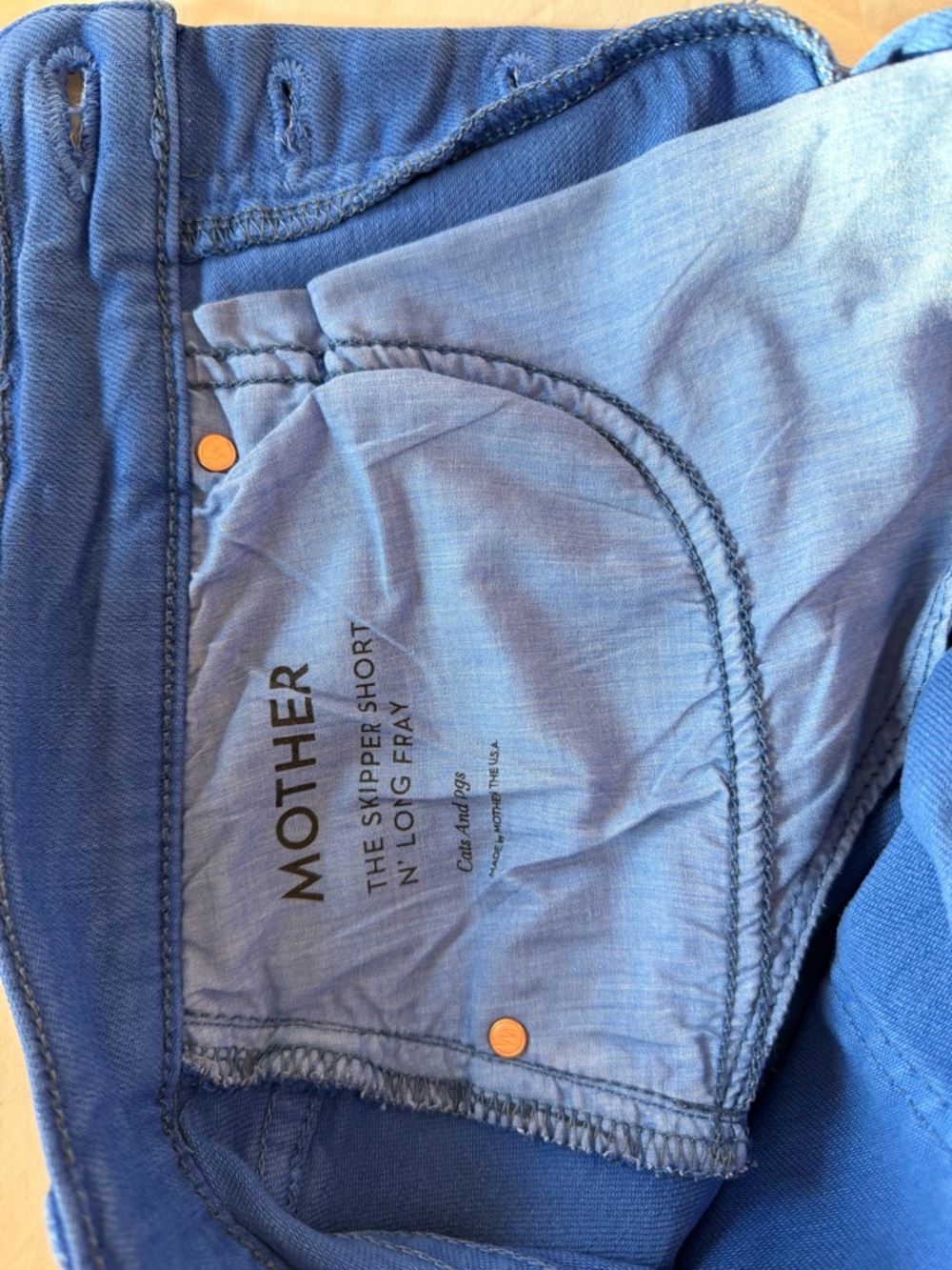 MOTHER the skipper frayed shorts in cats and dogs Victoria blue 29 - Picture 6 of 6